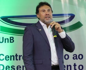 Assinatura simbólica do Acordo de Cooperação Técnica para Inovação Agropecuária entre a Empresa de Assistência Técnica e Extensão Rural do Distrito Federal (EMATER/DF). 04/12/2025. Foto: Beto Monteiro/Ascom UnB